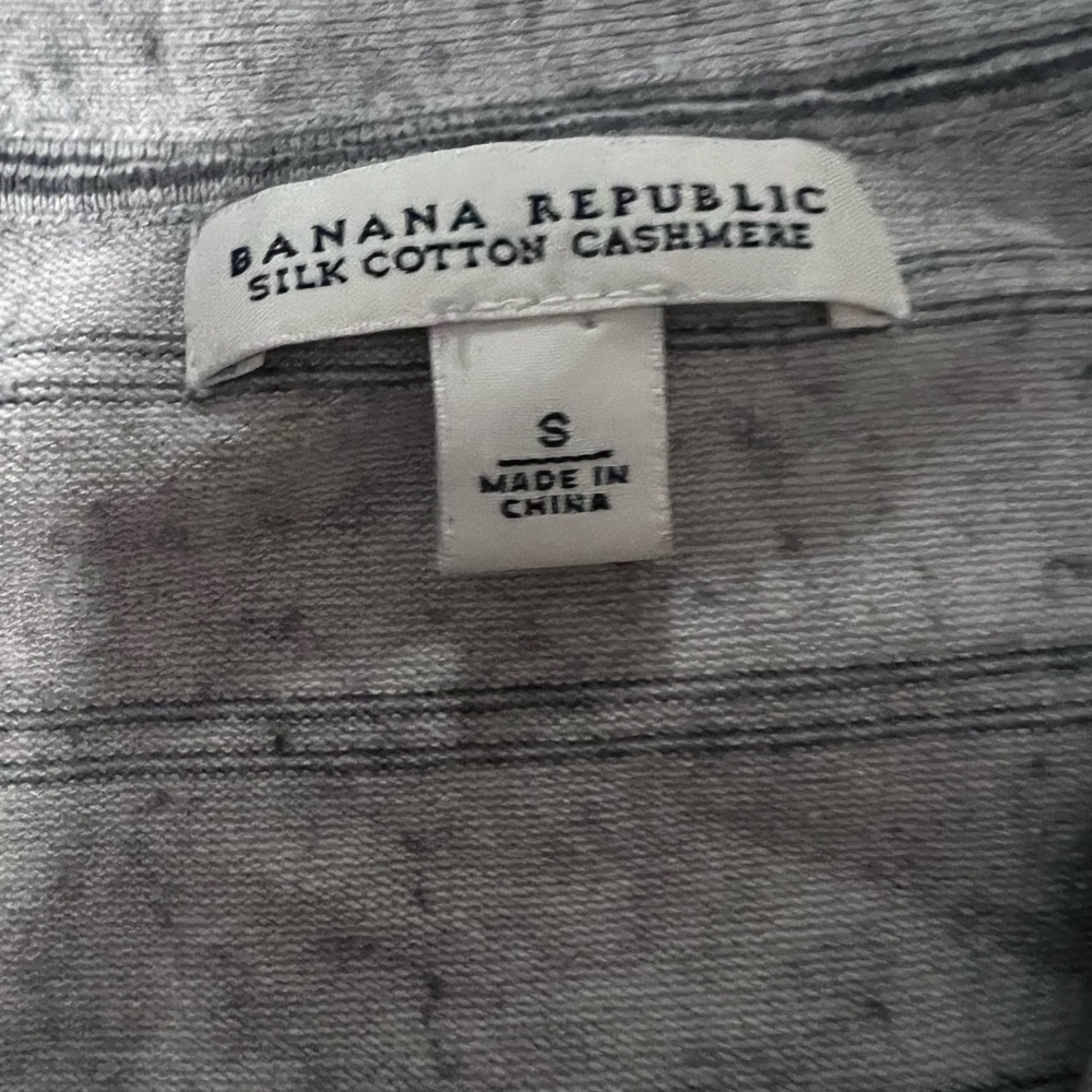 Banana Republic Light Gray V-Neck Sweater - Picture 4 of 5